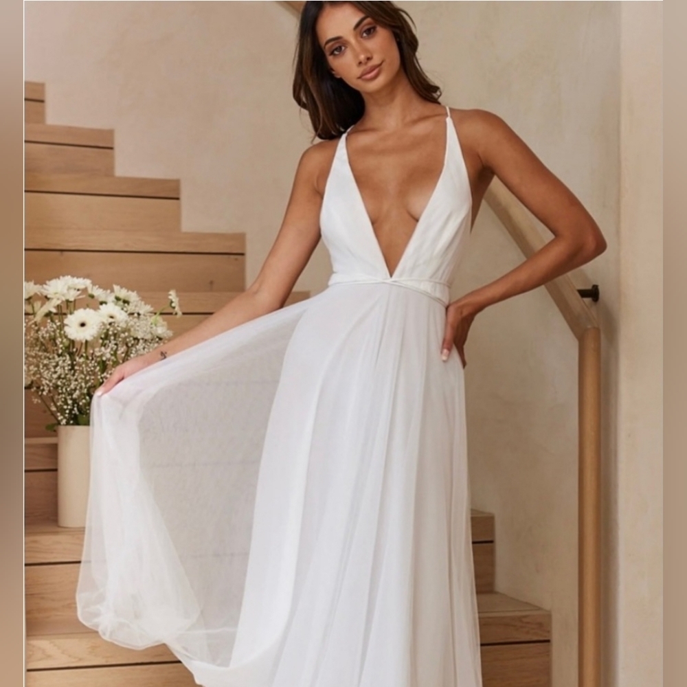 Selfie Leslie Plunge neck dress in white